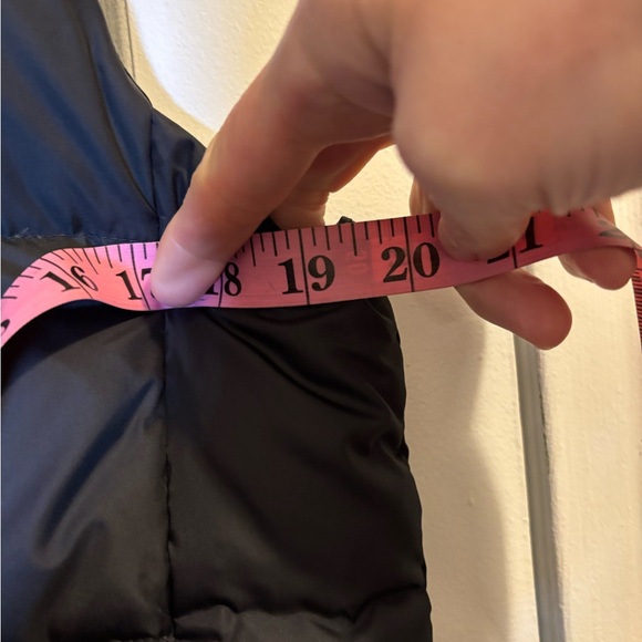 GAP Black and Red Puffer Vest Size M EUC - Picture 8 of 9